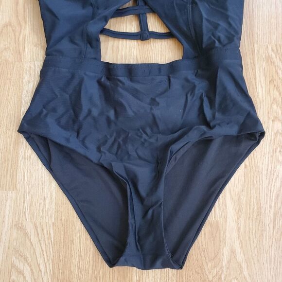 BCA by Rebecca Virtue Free To Be One Piece Swimsuit Size Small & Large - Picture 4 of 12